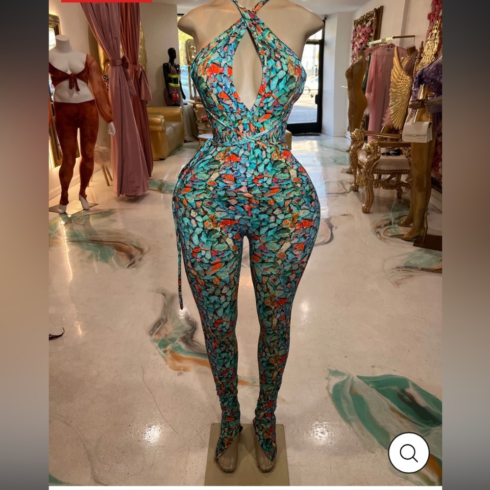 JLORRAINE
DESIGNS SEASHORE JUMPSUIT NWOT RARE SOLD OUT PRINT SEXY PRINTED $148 - Picture 4 of 10